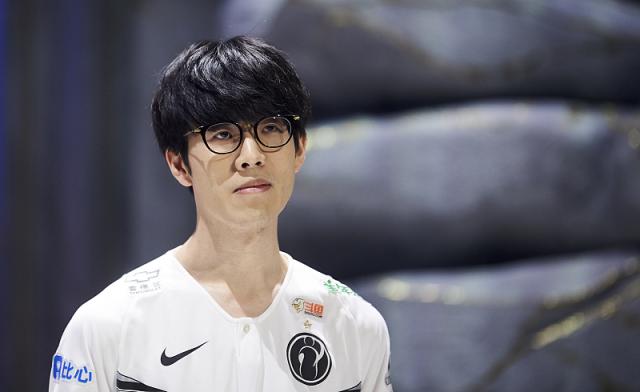 RNG教练：虽然进季后赛的机会不大 但大家没有放弃 这就是电竞精神