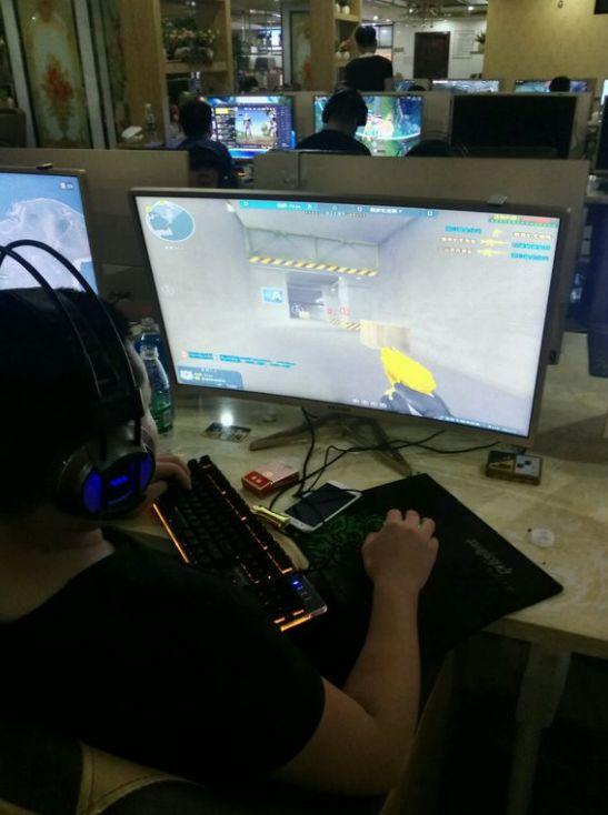 icon ： Awei，你每天都在说我，没人怪你，只是多听听你的队友。